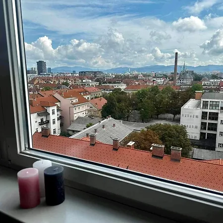Apartment Center With A Castle View, Parking