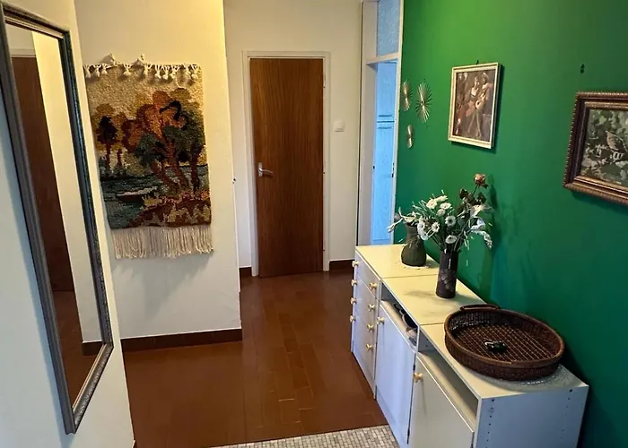 Center With A Castle View, Parking